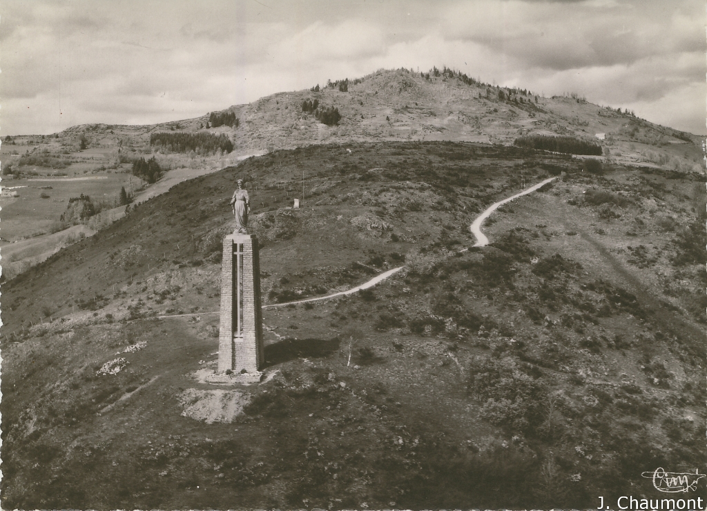 Cornimont/Cornimont. NotreDame de la Paix au sommet de la Grand' Roche